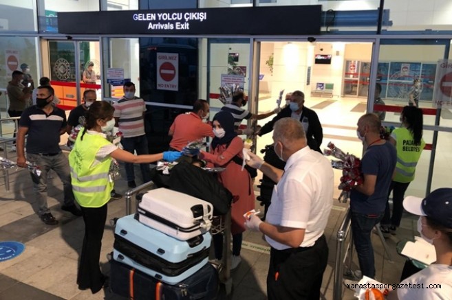 Yurt Dışından İlk Seferin Yolcularına Başkan Mahçiçek’ten Jest