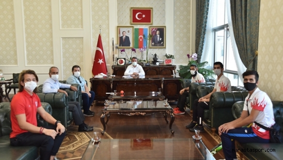 Hokey Milli takımından Başkan Okumuş’a ziyaret