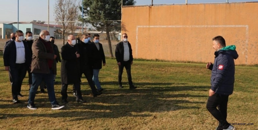 Kahramanmaraş Valisi Kahramanmaraşspor’a tatlı ikramında bulundu