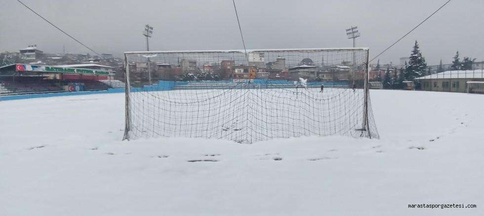 Batıpark Futbol sahasına kar yağdı!