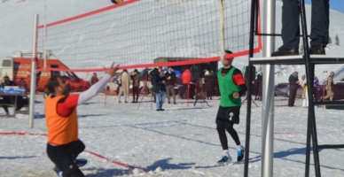 Kahramanmaraşta Bir İlk! Kar Üstünde Voleybol