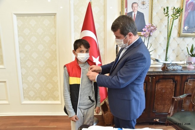 Başkan Osman Okumuş, sporcuları altınla ödüllendirdi