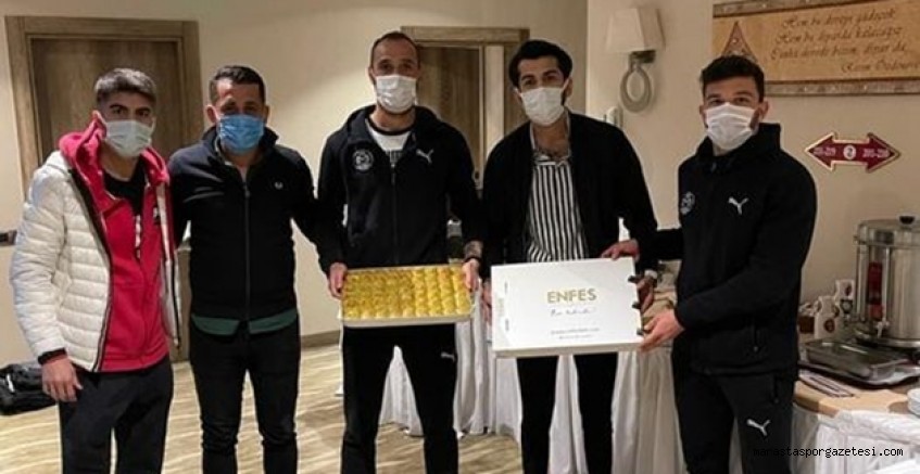 Kahramanmaraşlı iş insanından Kahramanmaraşspor’un rakibine baklava ikramı