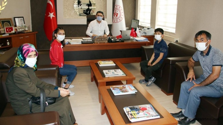 İl Müdürü Sevilay Öztürk’e altın hediye etti
