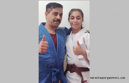 Tam kapanmada Kahramanmaraş’lı Milli sporcu antrenmanlarını evde babası ile yapıyor