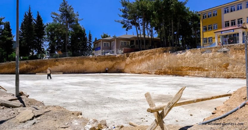 Dulkadiroğlu Belediyesinden Divanlı mahallesine Halı Saha