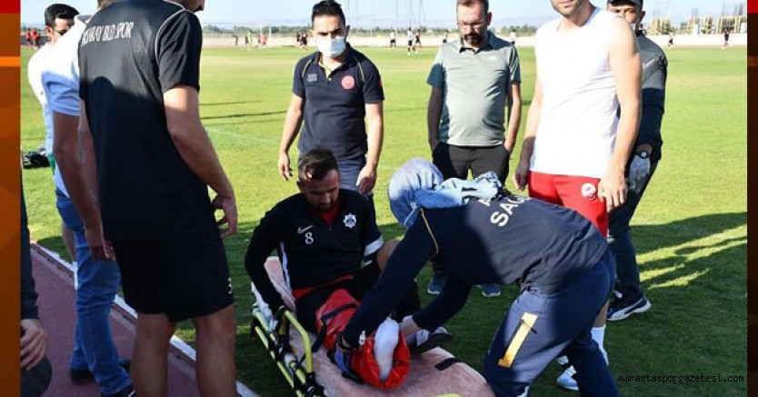 Takım ile yolları ayrılan futbolcu Kahramanmaraşspor ile oynanan hazırlık maçında Hastaneye kaldırıldı