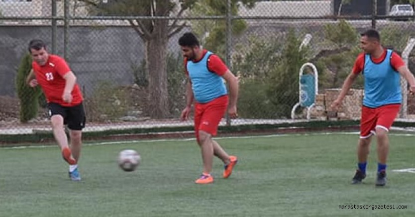 Türkoğlu Millet Bahçesi içerisinde bulunan spor kompleksinde dostluk maçı oynandı