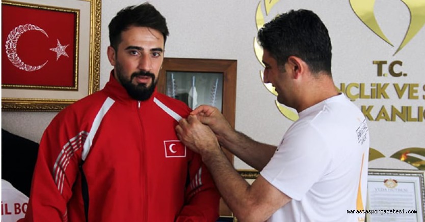 Kahramanmaraş’lı, Dünya Şampiyonuna Altın hediye etti