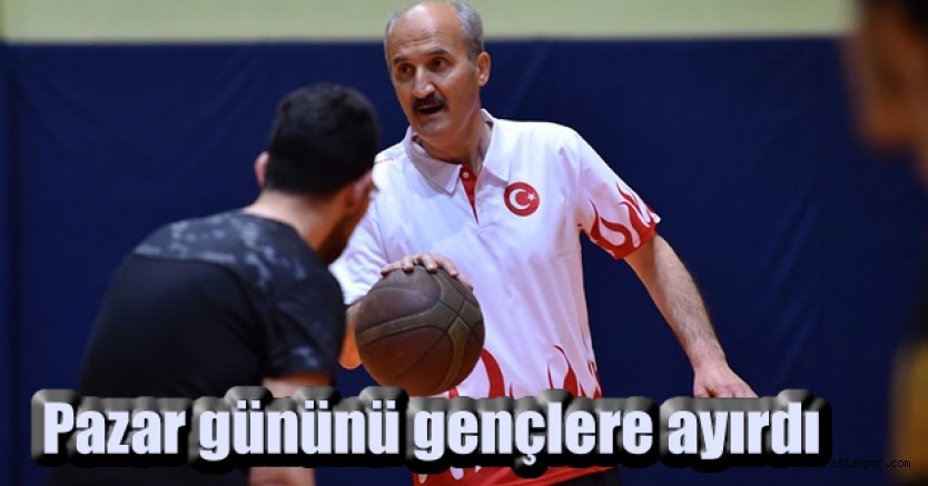Başkan Okay Gençlerle Basketbol Maçında Bir Araya Geldi