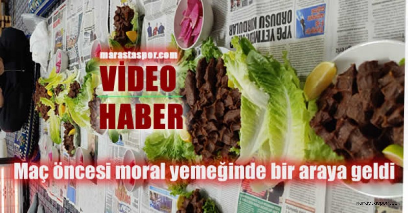 Maç öncesinde Futbolcularla çiğ köfte yediler