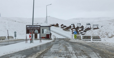 Yedikuyular’a   Beklenen Kar yağdı
