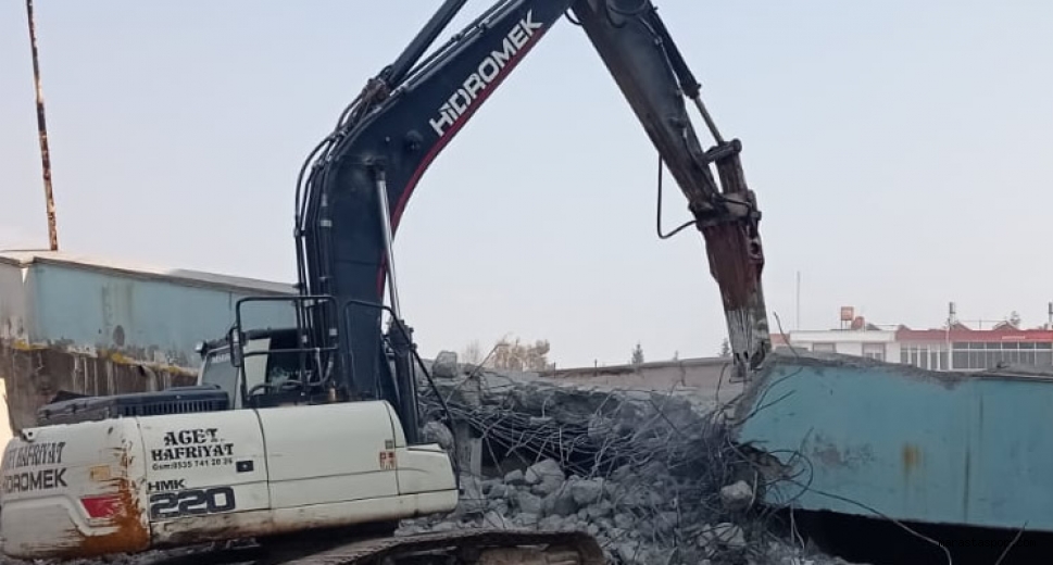 Kahramanmaraş’taki Stadyumda yıkım çalışması başladı