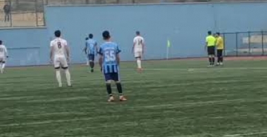 Sahaya giren kedi Batıpark’ta Amatör maçı durdurdu