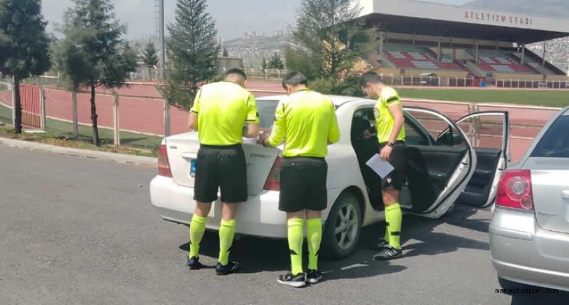 Kahramanmaraş’ta Amatör maçın hakemleri arabada soyundu