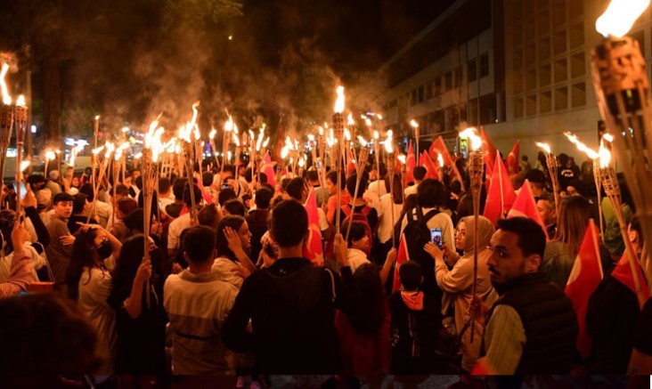 Kahramanmaraş’ta Atatürk’ü Anma, Gençlik ve Spor Bayramı’nda Fener Alayı gerçekleştirildi