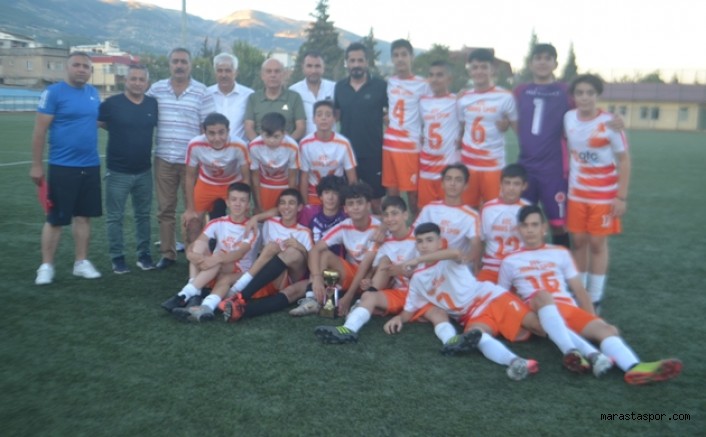 Kahramanmaraş U14 Liginde şampiyonu ATC Maraşspor kupasını aldı