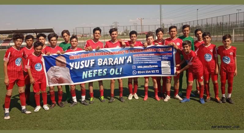 Türkoğlu Gençlerbirliğispor U14 takımı oyuncuları Yusuf Baran’a Nefes Ol pankartı açtılar