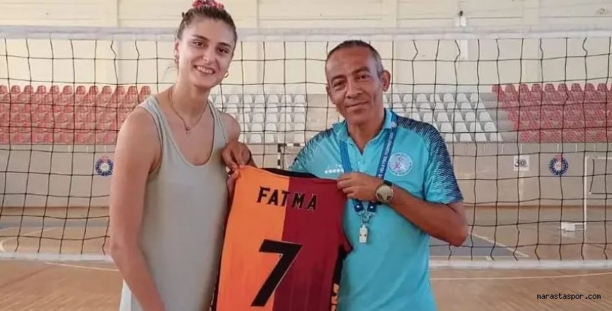 Fatma Beyaz, Galatasaray formasını Ahmet Paksoy’a hediye etti