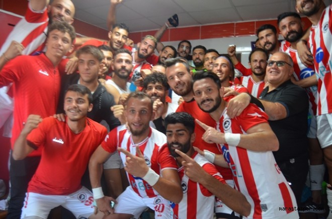 Başkan Hayrettin Güngör soyunma odasında futbolcuların sevincine ortak oldu