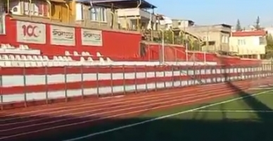 Batıpark futbol sahasında kale arkası Kırmızı Beyaz’a boyandı