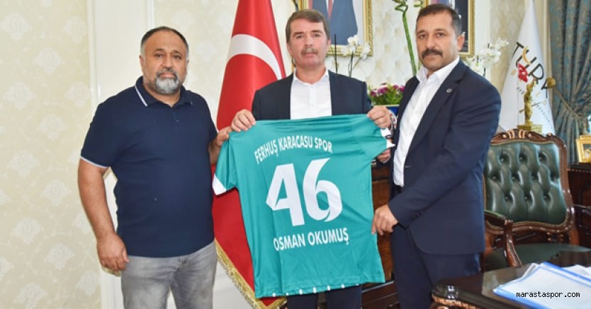 Ferhuş Karacasuspor, takımın formasını Başkan Osman Okumuş’a taktim etti