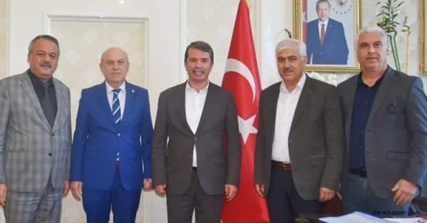 Amatör spora vermiş olduğu desteklerinden dolayı Başkan Okumuş’a teşekkür plaketi takdim ettiler