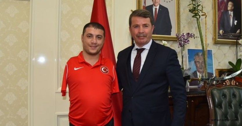 Osman Okumuş, milli yüzücü Beytullah Eroğlu’nu misafir etti