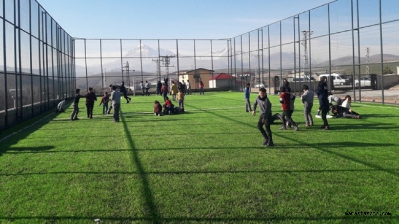 Büyükşehir’in Ekinözü’ne Kazandırdığı Halı Saha Beğeni Topladı