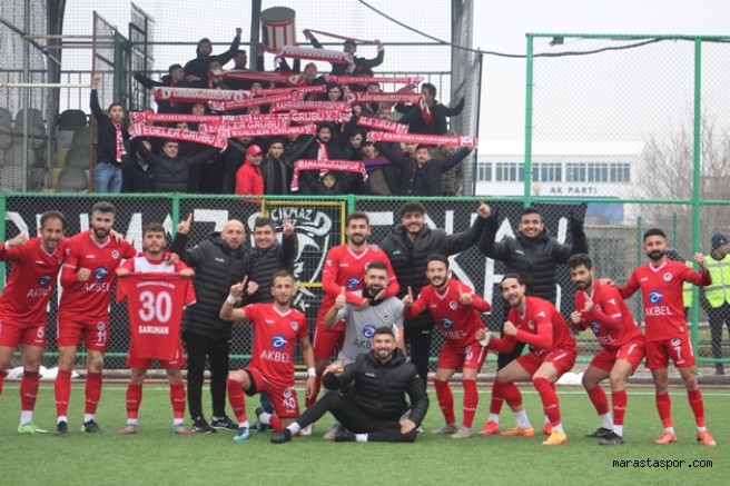 Kahramanmaraş İstiklalspor, atılan taşların arasında galibiyeti Elaziğ’a gelen taraftarlarla kutladı