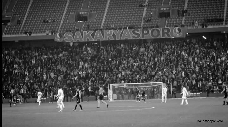 Kocaelispor ile Sakaryaspor, Kahramanmaraş merkezli depremzedeler yararına dostluk maçına çıktı