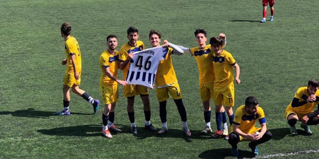 Attıkları gol sonrasında Göksun Ülküspor, formasını gösterdiler