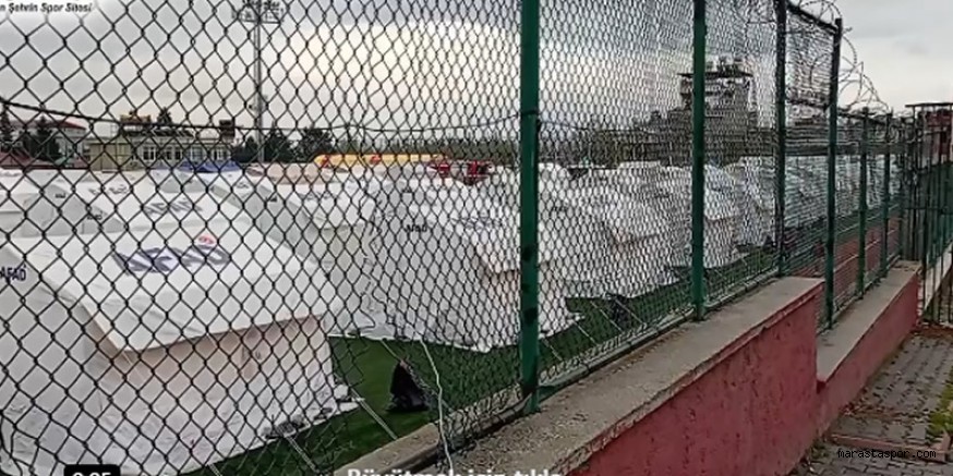 Batıpark Futbol sahası depremzedelere ev sahipliği yapmaya devam ediyor