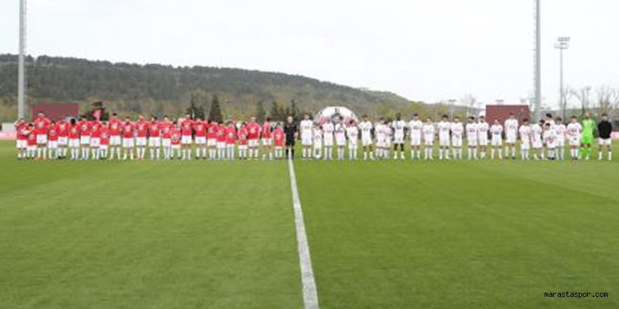 Futbol Ailesi Depremzede Çocuklar İçin Sahaya Çıktı