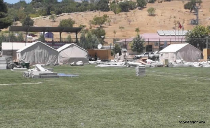 Doğukent Futbol sahasındaki Çadırlar kaldırılıyor