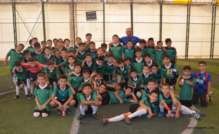 Necip Fazıl Futbol Okulu çalışmalarına Şampiyon Halı sahada sürdürüyor