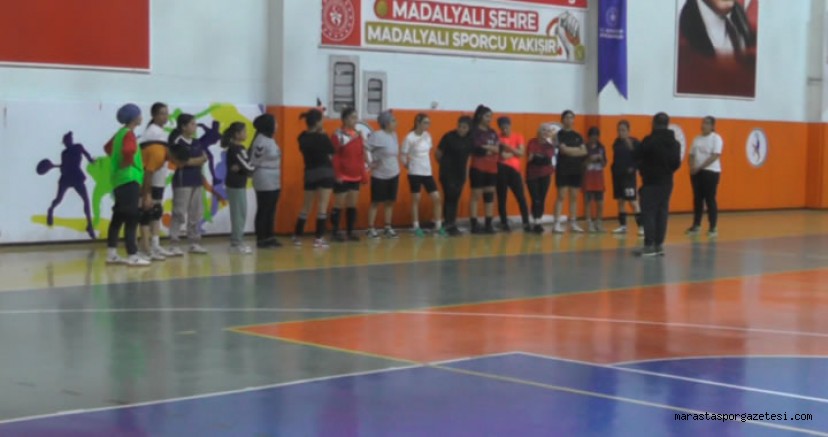 Kahramanmaraş Kadın Hentbol Takımı Dört Topla Antrenman yapıyor