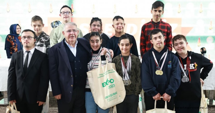 Başkan Mahçiçek, özel ihtiyaç sahibi şampiyon sporcular ve aileleriyle bir araya geldi