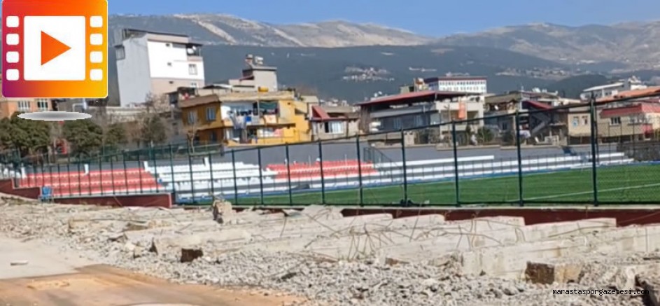 Batıpark Futbol Sahasında Kale Arkası Tribünleri Koltuklandırılıyor