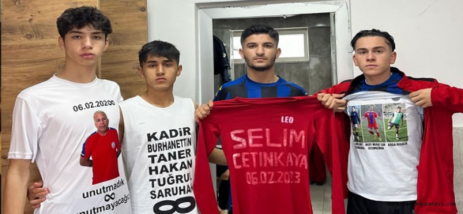 Spor Lisesi Oyuncuları depremde hayatını kaybeden futbolcuları ve teknik adamları unutmadı