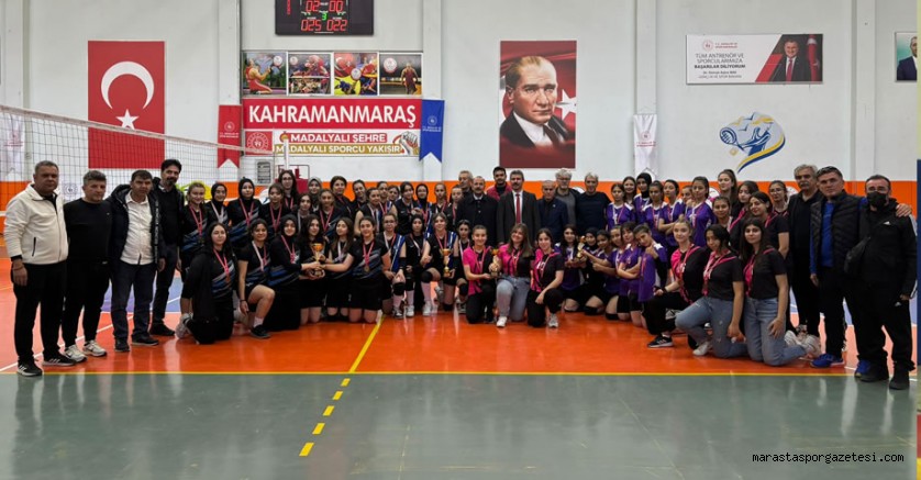 Voleybol Genç Kızlarda şampiyon Kahramanmaraş Fen Lisesi