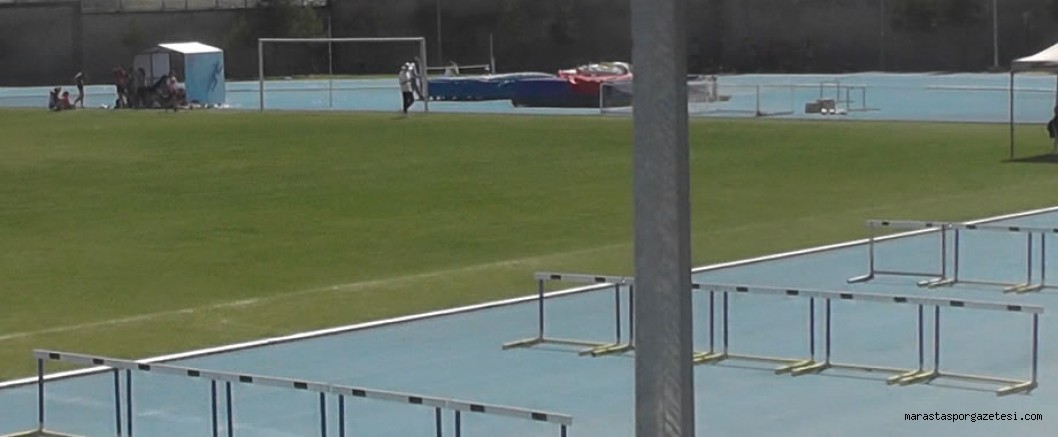 Kayseri’de hem futbol sahası hem de atletizm sahası olarak kullanılıyor