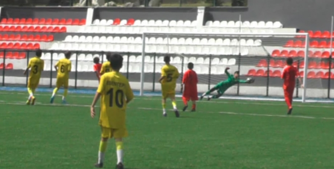 Arsan Sümerspor – Esentepe FK Maçında Tek Kollu Harika Kurtarış!