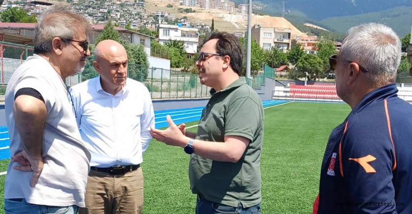 Ekrem Karaoğlan, Adem Şahan Batıpark Futbol sahasında incelemelerde bulundu