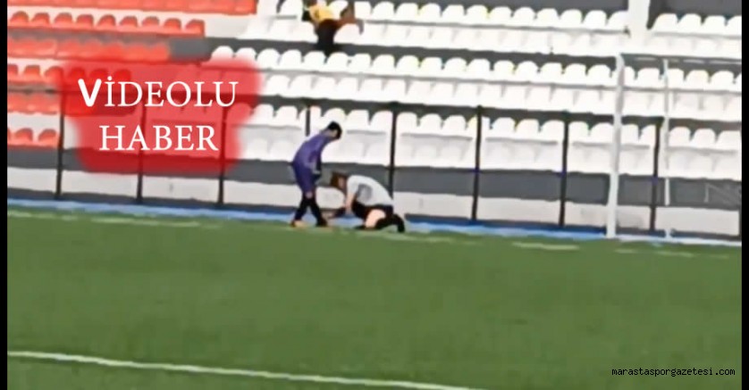 Kadın Hakem Sahaya Girerek Kalecinin Ayakkabısının İpini Bağladı