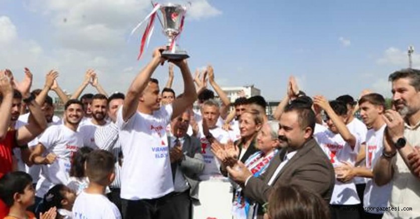 Kahramanmaraş Takımlarının yer grupta TFF 3. Lig’e Yükselen Viranşehir Belediye Spor, Şampiyonluk Kupasını Aldı