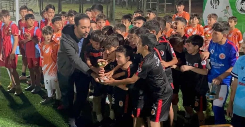 Kerem Toygun U-12 Ligi futbol turnuvasında şampiyon Uludazspor
