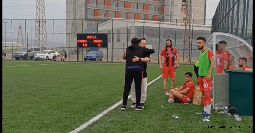 Onikişubat İdmanyurduspor’dan Örnek Bir Davranış: Kaybeden Takımın Teknik Sorumluları, Şampiyon Teknik Adamı Tebrik Etmek İçin yanına Gitti