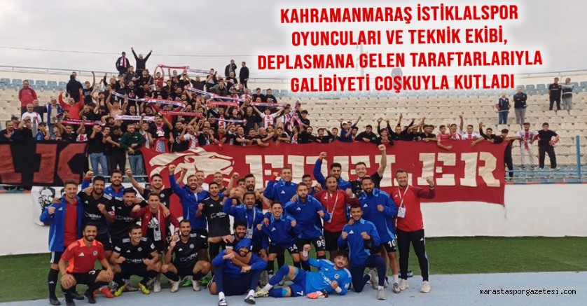 Kahramanmaraş İstiklalspor oyuncuları ve teknik ekibi, deplasmana gelen taraftarlarıyla galibiyeti coşkuyla kutladı