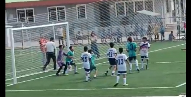 Maraşspor oyuncusu Salih Ergen uzak mesafeden harika bir gol attı